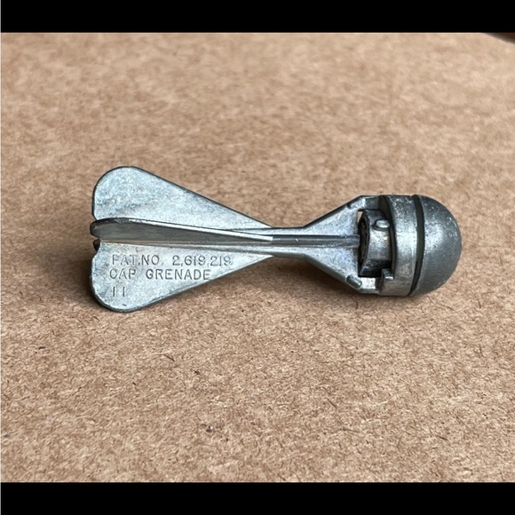 ♥️LOVE BOMB♥️CALLEN MFG. Vintage Metal Cap Grenade Bomb Toy Circa 1960’s 3” - Picture 7 of 7
